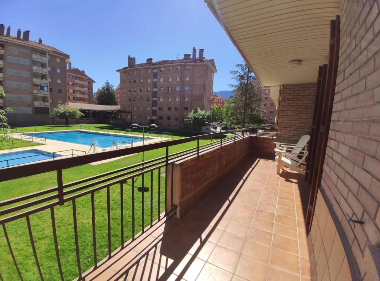 Apartamento Capelot Jaca Bagian luar foto