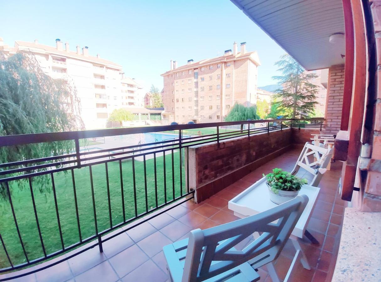 Apartamento Capelot Jaca Bagian luar foto